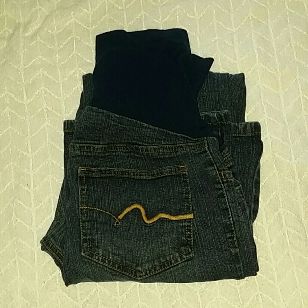 Motherhood. Maternity jeans.